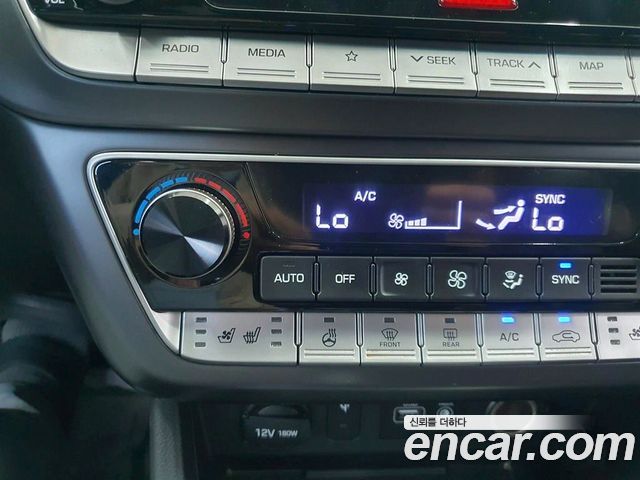 Hyundai Sonata — interior