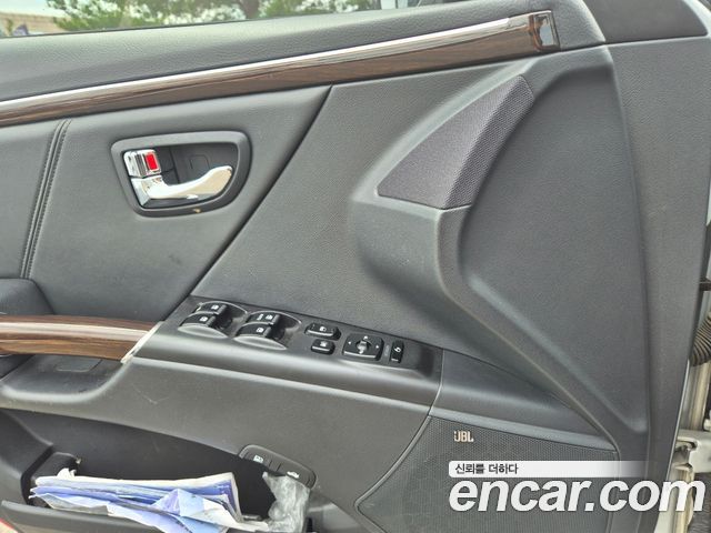 Hyundai Grandeur — interior