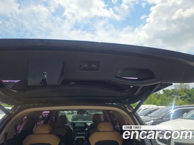 Kia Carnival — interior