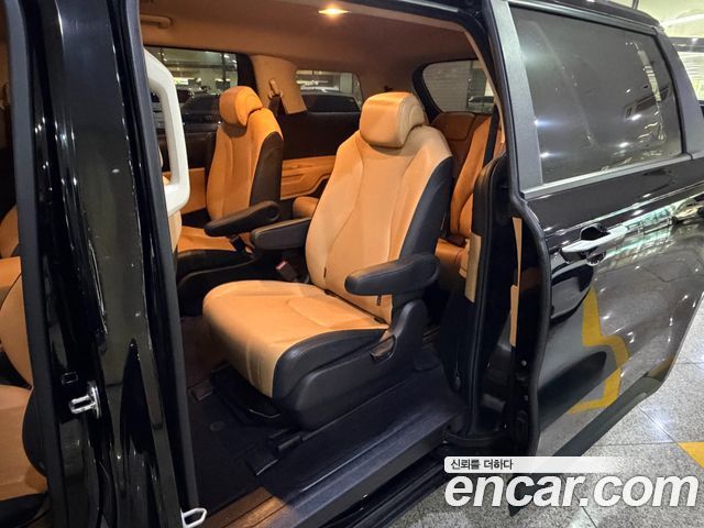 Kia Carnival — interior