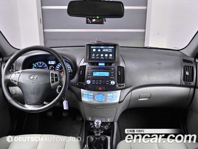 Hyundai Avante — interior