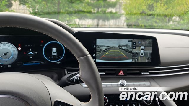 Hyundai Avante — interior