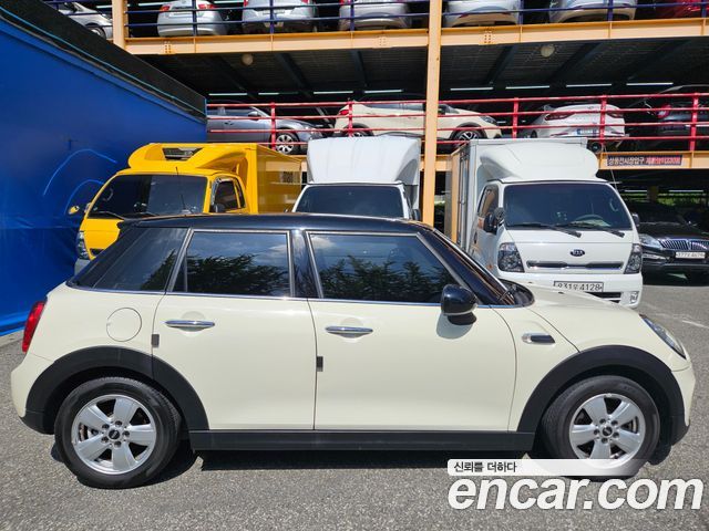 MINI Cooper — interior