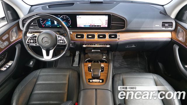 Mercedes-Benz GLE-Class — interior
