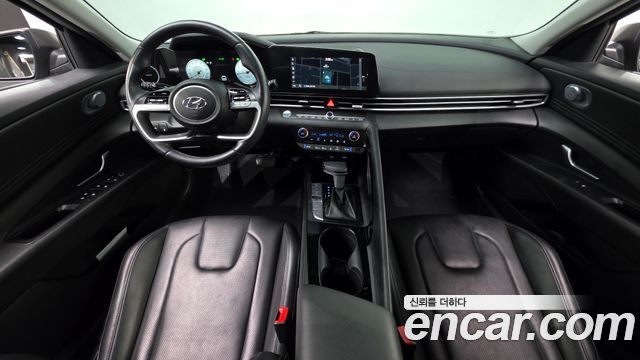 Hyundai Avante — interior