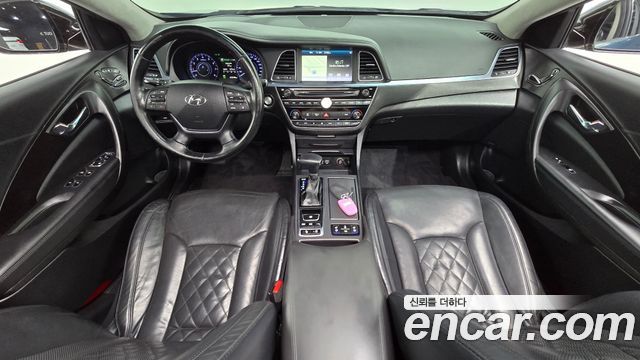 Hyundai Aslan — interior
