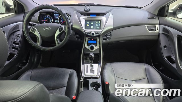 Hyundai Avante — interior