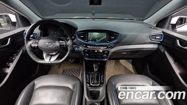 Hyundai Ioniq — interior