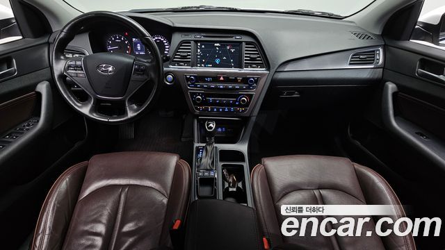 Hyundai Sonata — interior
