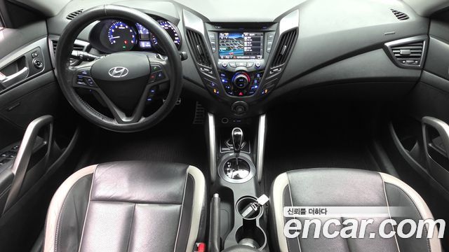 Hyundai Veloster — interior