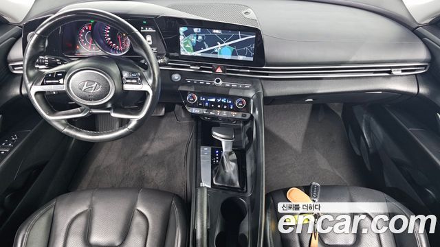 Hyundai Avante — interior