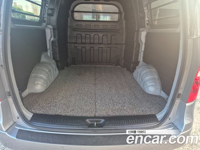 Hyundai Starex — interior