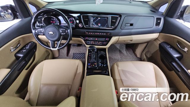 Kia Carnival — interior