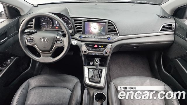 Hyundai Avante — interior