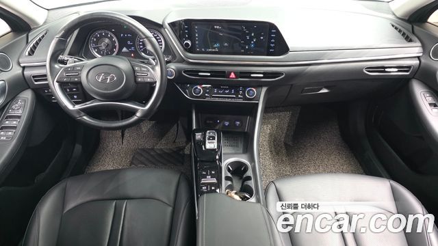 Hyundai Sonata — interior