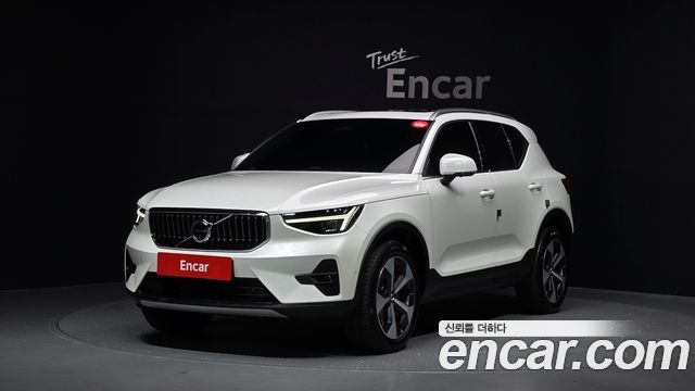 Volvo XC40 — exterior