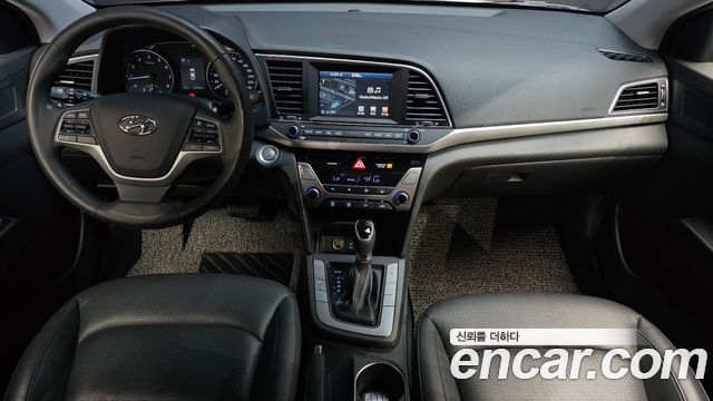 Hyundai Avante — interior