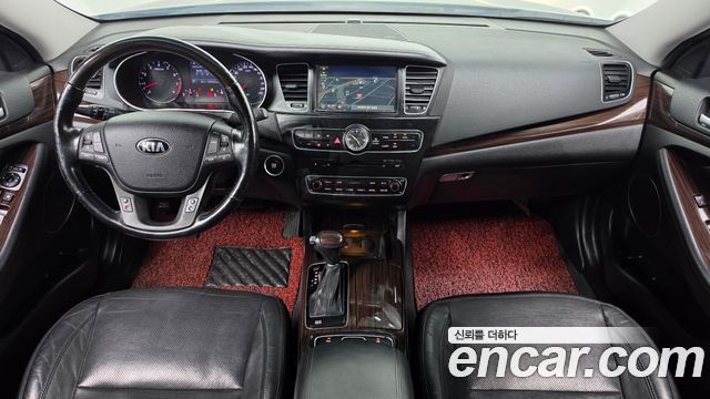 Kia K7 — interior