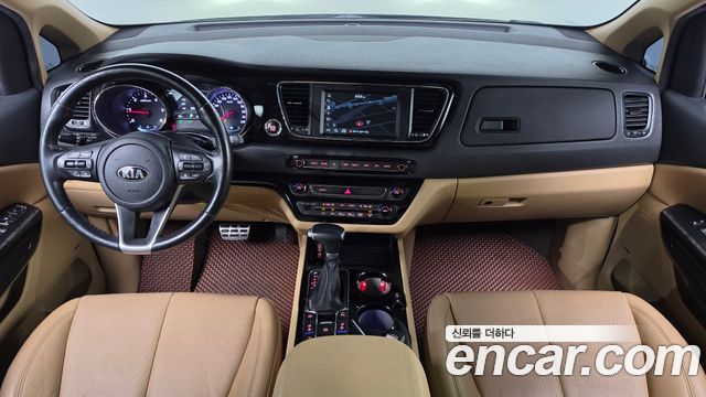Kia Carnival — interior