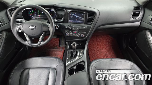 Kia K5 — interior