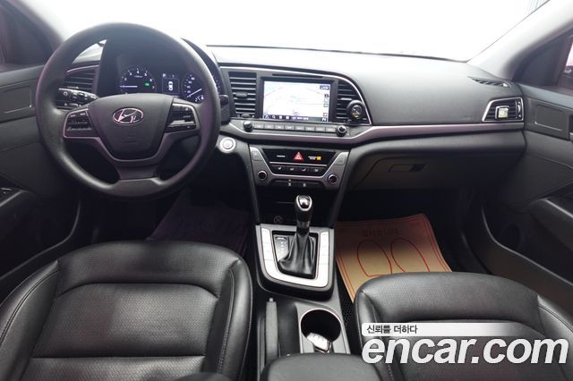 Hyundai Avante — interior