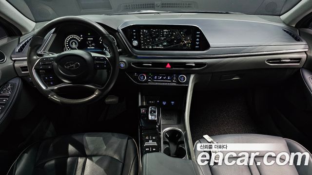 Hyundai Sonata — interior