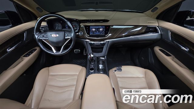 Cadillac XT6 — interior