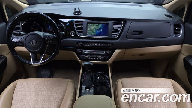 Kia Carnival — interior