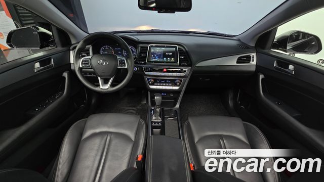 Hyundai Sonata — interior