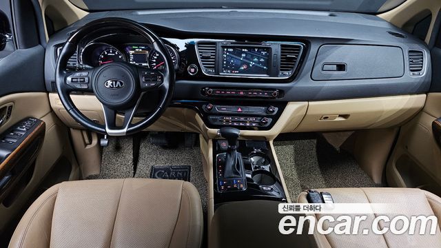 Kia Carnival — interior