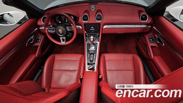 Porsche 718 — interior