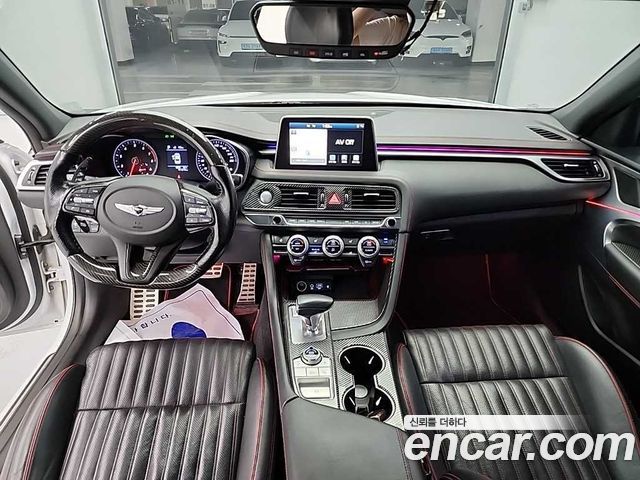 Genesis G70 — interior