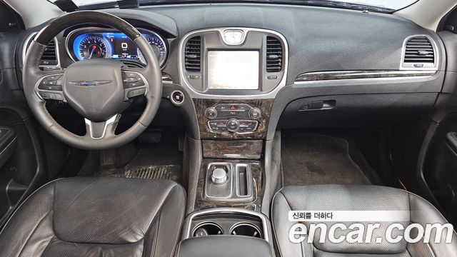 Chrysler 300C — interior