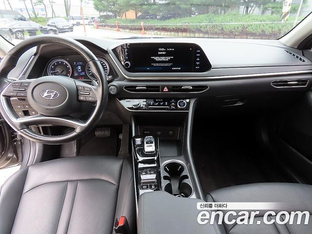 Hyundai Sonata — interior