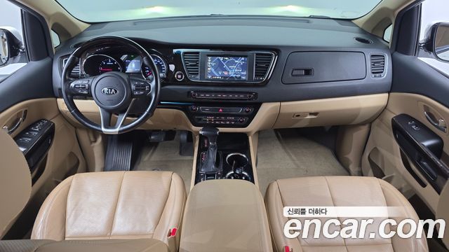 Kia Carnival — interior