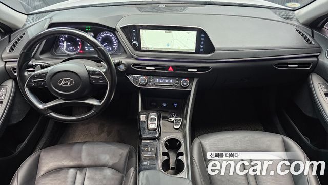 Hyundai Sonata — interior