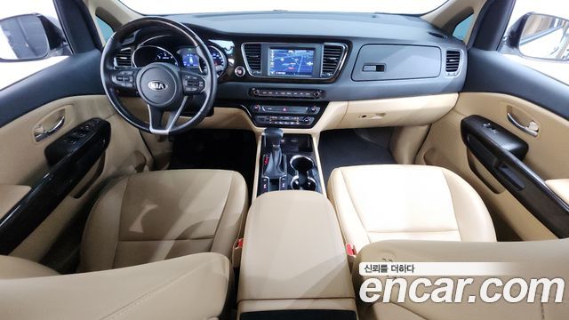 Kia Carnival — interior