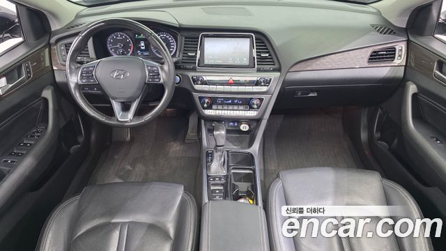 Hyundai Sonata — interior