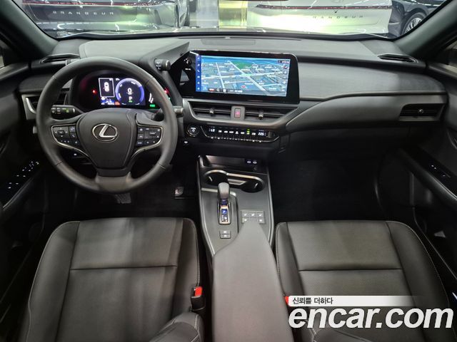 Lexus UX — interior