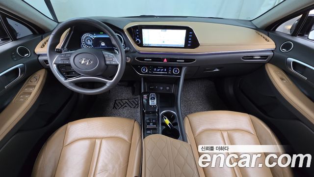 Hyundai Sonata — interior