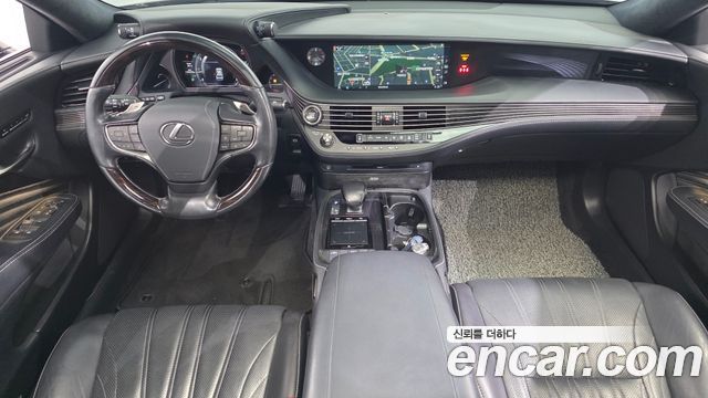 Lexus LS — interior