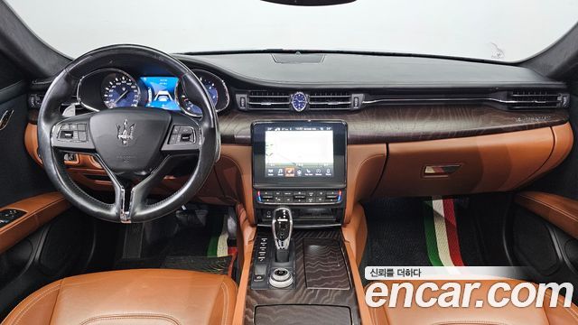 Maserati Quattroporte — interior