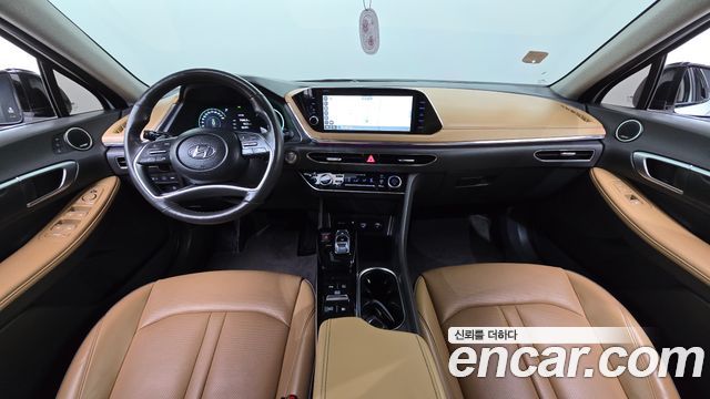 Hyundai Sonata — interior