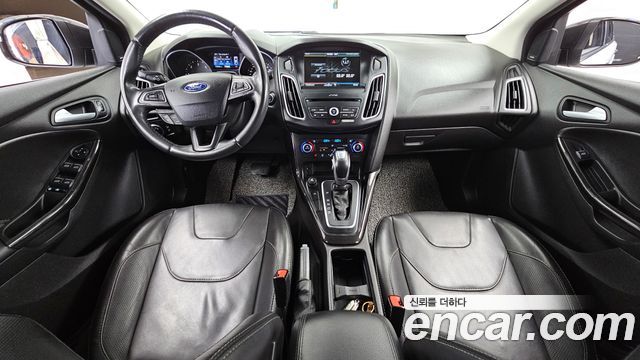Ford Focus — interior
