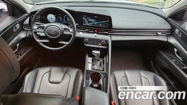 Hyundai Avante — interior