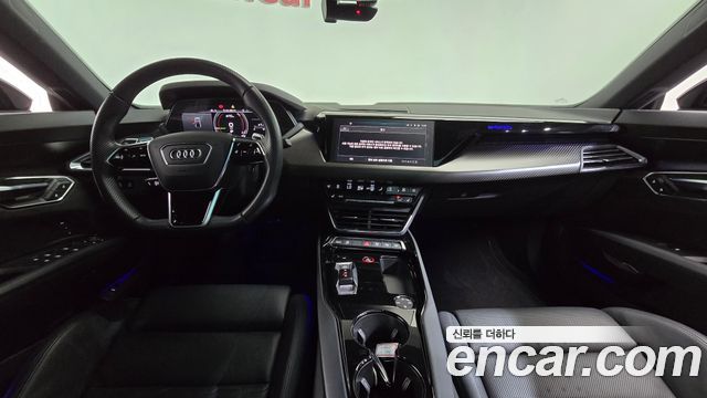 Audi e-tron GT — interior