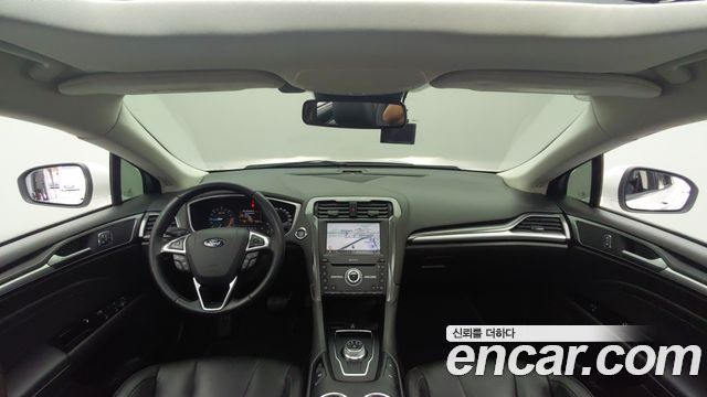 Ford Mondeo — interior