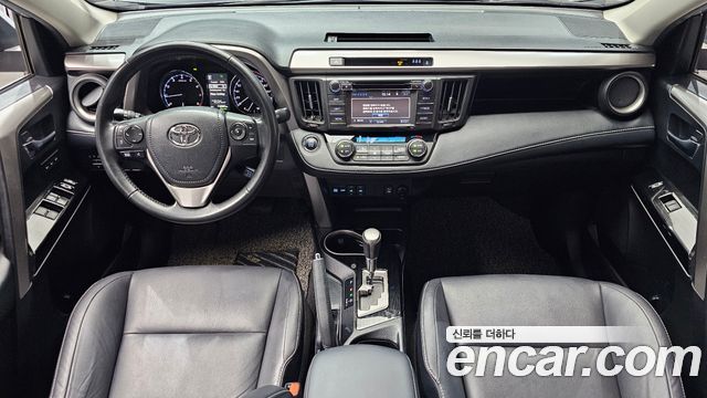 Toyota RAV4 — interior