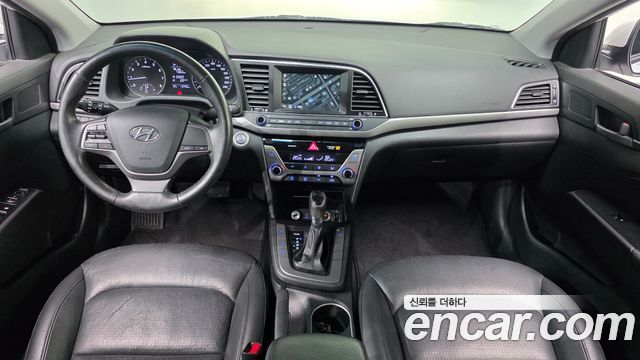 Hyundai Avante — interior