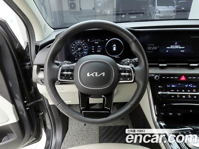 Kia Carnival — interior